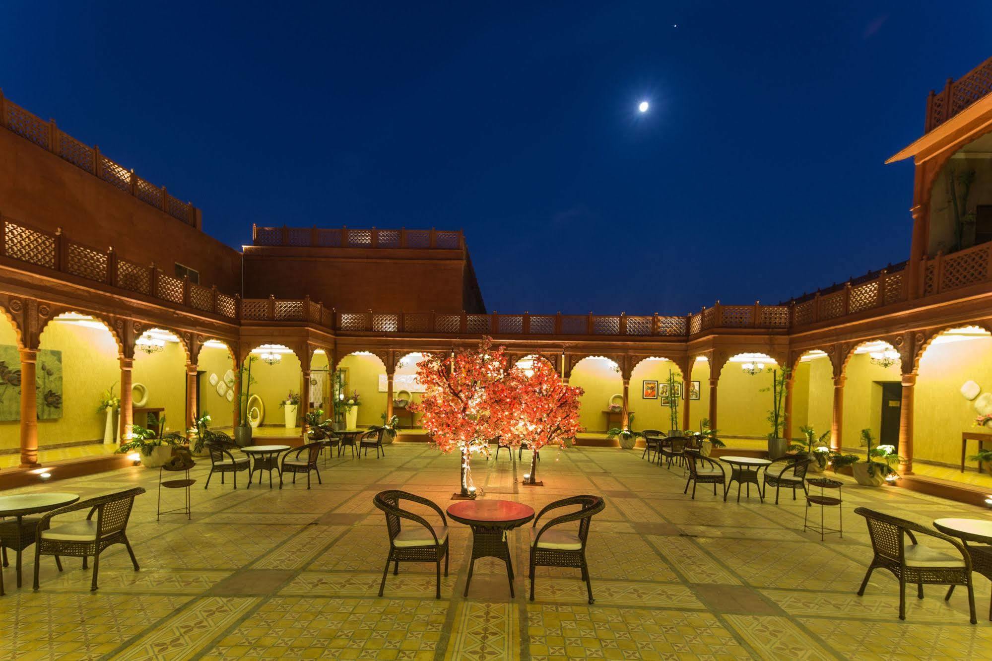 Vesta Palace Hotel 4*
